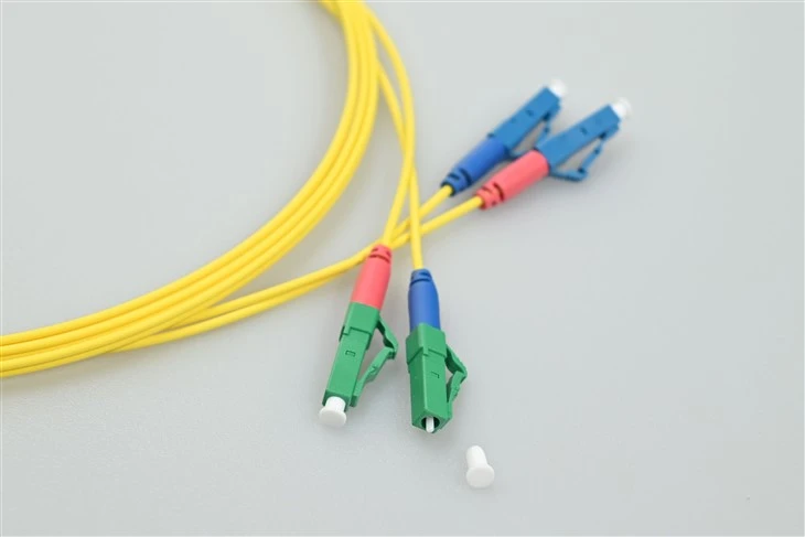 KABEL PATCH SERAT OPTIK LC APC KE LC UPC DUPLEX